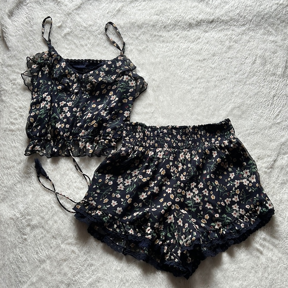 Sugar+Lips Lily Ruffle Crop Top & Smocked Waist Ruffle Trim Short. Size M. NWT.